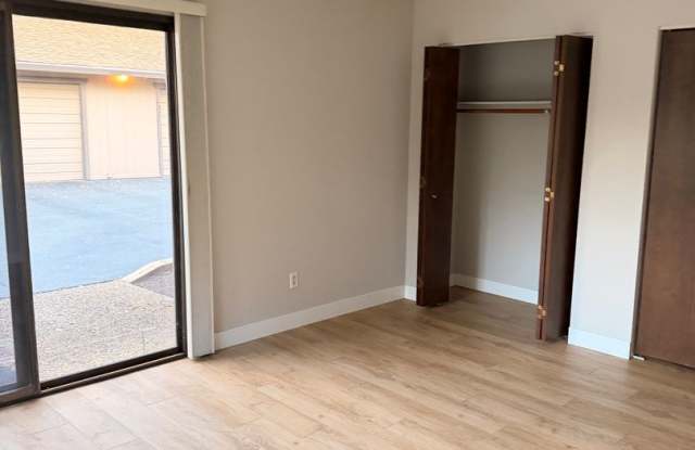 2-tbedroom, 2-bath home in Redding Gallery 1