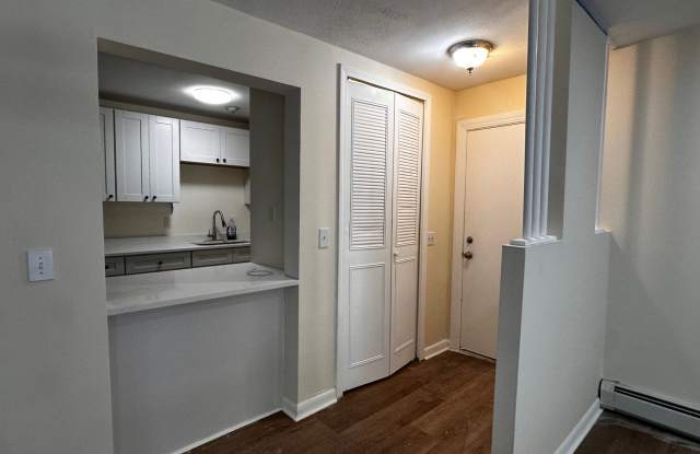 2 Bed/1.5 Bath Apartment in Cranston Gallery 4