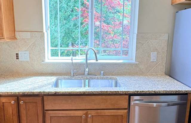 Outdoor living in Snoqualmie Ridge! $500 off your first month! Gallery 4