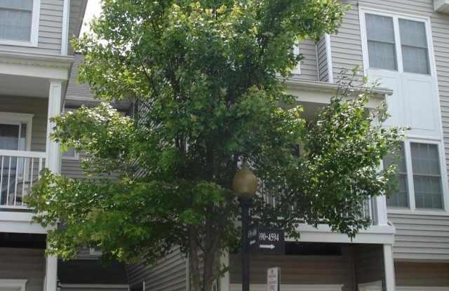 4598 SUPERIOR SQ #4598 - 4598 Superior Square, Fair Lakes, VA 22033