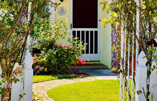 Beautiful 4 bedroom 2 bath House, with manicured front and back yard ready for move in and entertaining! Lake access photos photos