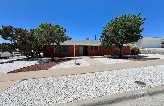 West El Paso REFRIG A/C 5bed/3bath + office and Mountain VIews! photos photos