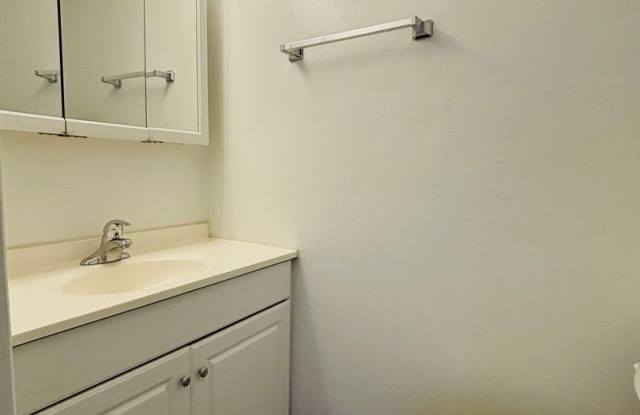 2 Bedroom, 1.5 Bath Townhouse Gallery 3