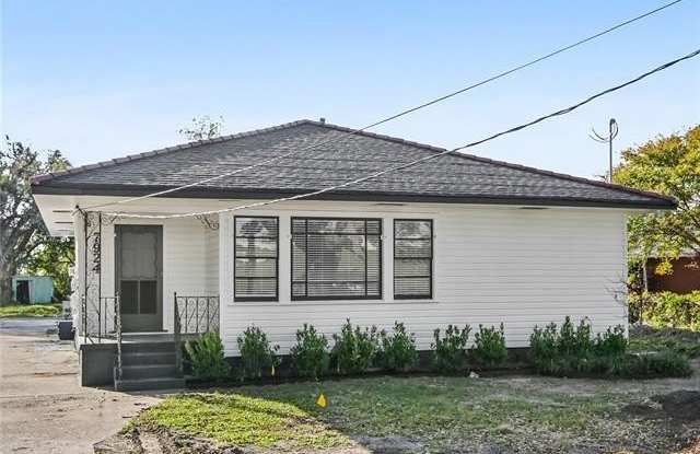 7924 HAYNE Boulevard photos photos