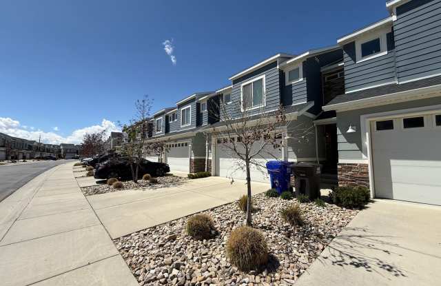 Updated 3-Bedroom Townhome in Bluffdale! photos photos