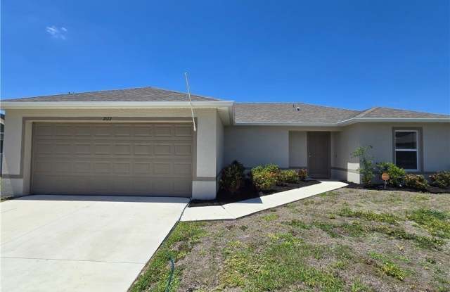 2122 NE 13th Place photos photos