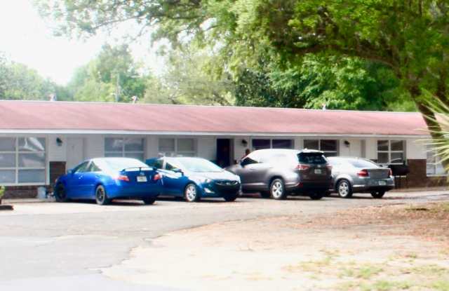 1-Bedroom-1 Bath - Great Location Near Publix on Eglin Parkway photos photos