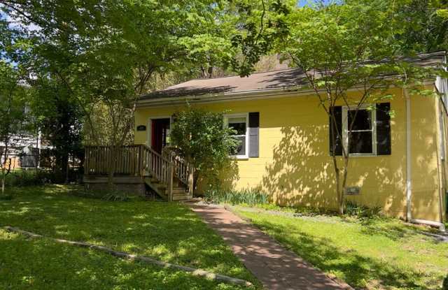 Charming Two Bedroom Home – Walk to Downtown Carrboro + Chapel Hill! photos photos