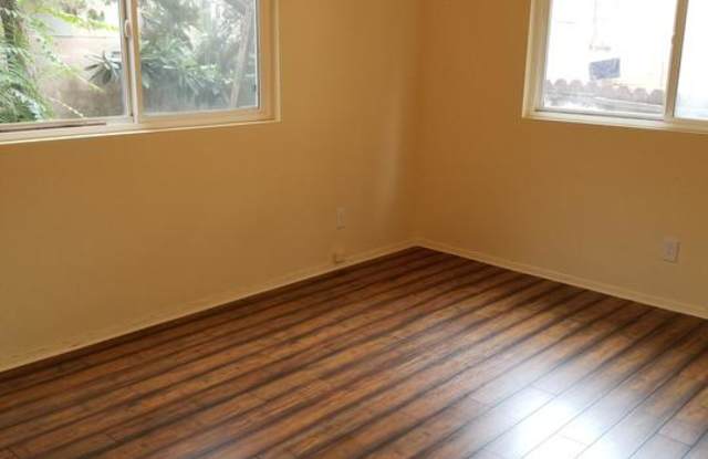 5333 BELLINGHAM Avenue Gallery 4