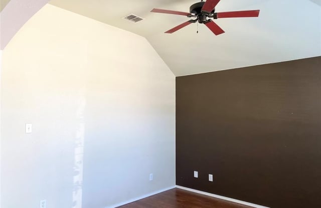 1118 Shady Oaks Court Gallery 4