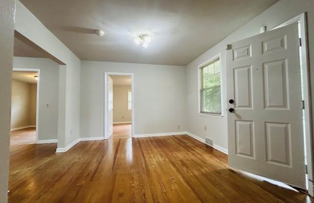 4861 Eastern Lane Gallery 4