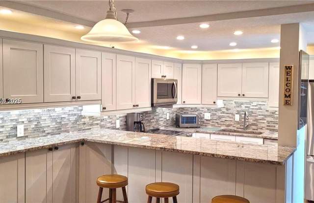 825 Center St photos photos