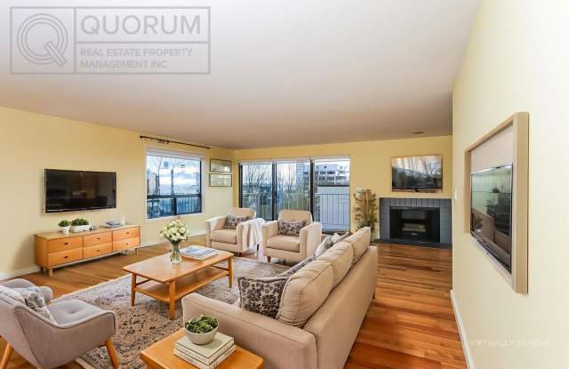 Spectacular Top Floor Condo with Stunning Views in Queen Anne photos photos