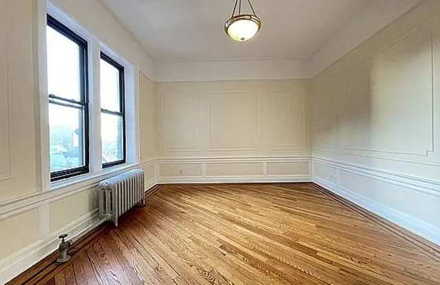 2049 E 17th St Apt D4 Gallery 3