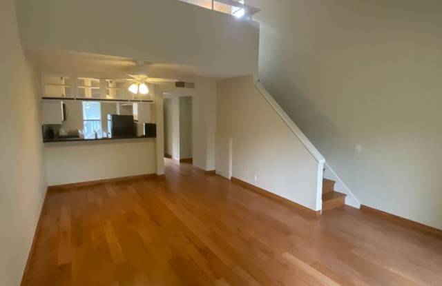 Orangetree: Upper 1 Bedroom 1 Bath Condo With Loft, photos photos