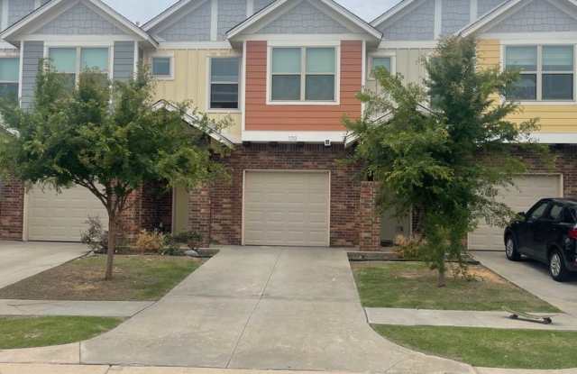 3 bedroom, 2.5 bathroom, 1 car garage - 732 Southwest 14th Street, Moore, OK 73160