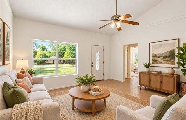 660 FOREST Loop Gallery 2