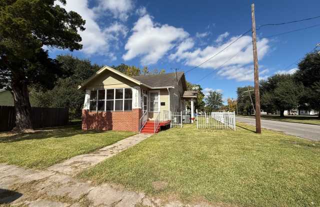 3 Bedroom, 1 Bathroom Home for Rent in Beaumont photos photos