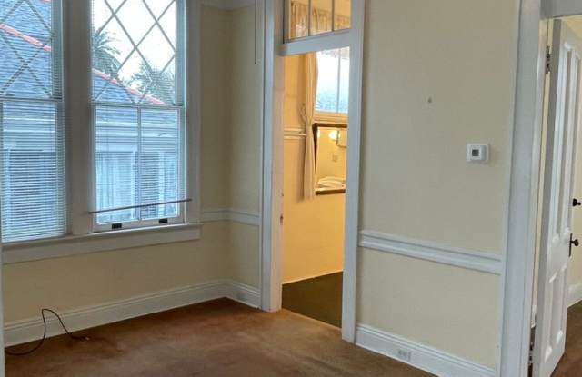 Spacious 2BD/1BA Uptown photos photos