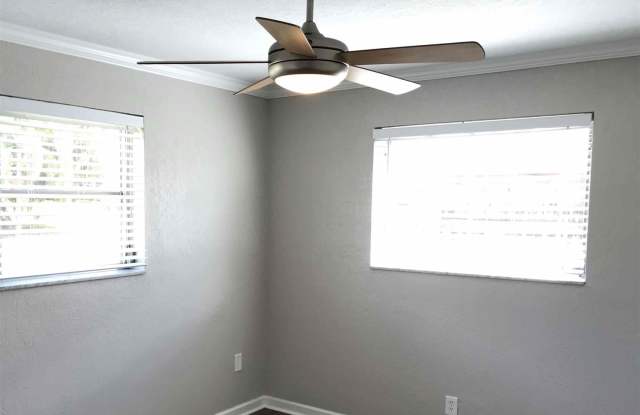 2100 N 31st Ct Gallery 2