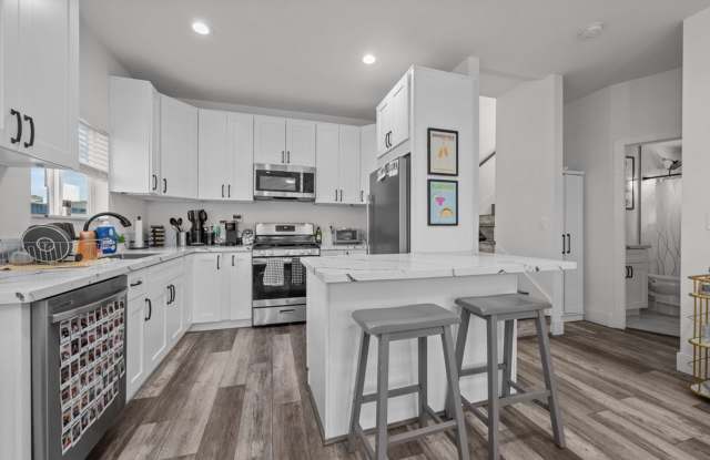 3 full baths! Gallery 1