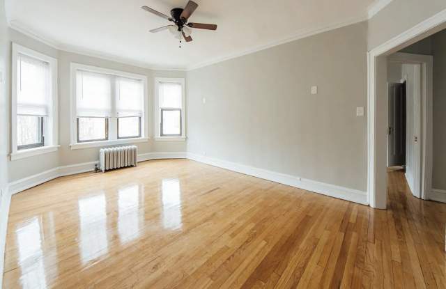 2348 W Addison St photos photos