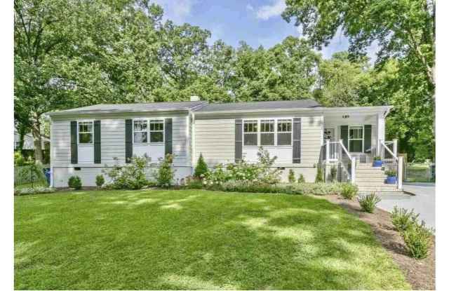 2107 Woodview Drive photos photos