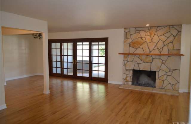 6437 Woodlake Avenue Gallery 2