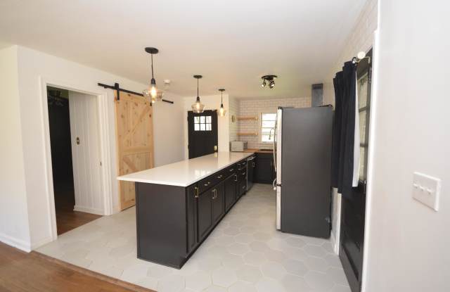 1009 North Hills Drive Gallery 2