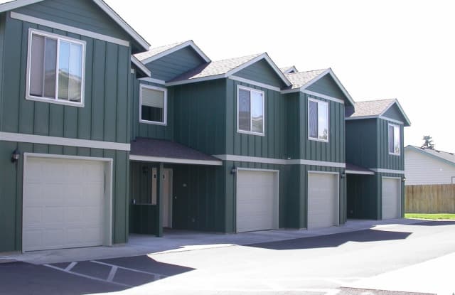 2 Bedroom / 2.5 Bathroom + Office Townhome in Redmond Oregon Gallery 1