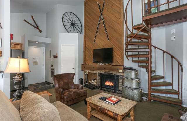 Move in Special! Keystone 2 bed/2bath! Plus Bonus Room  Pool and Hot Tubs!  BIKE STORAGE! Gallery 3