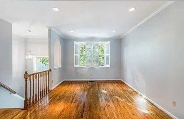 3904 CHARLES Avenue Gallery 4