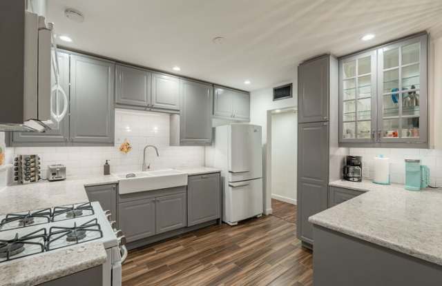 1540 West Berridge Lane photos photos