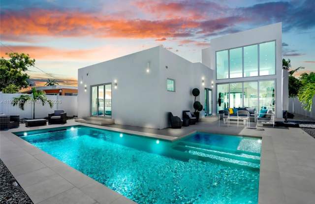 7525 Buccaneer Ave photos photos