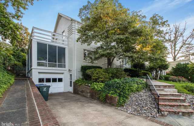 912 26TH PLACE S - 912 26th Place South, Arlington, VA 22202