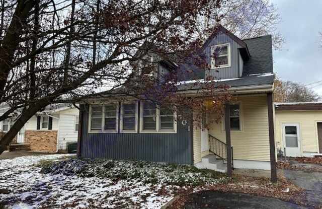 3 Bedroom 2 bath House Available for Move In Now! - 501 Jackson Street, Champaign, IL 61821