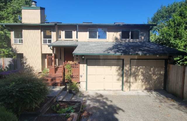 Kent 4 bedroom plus Den and 3 bathrooms  fenced yard and raised gardens - ready for move in August 8-10-2025 photos photos