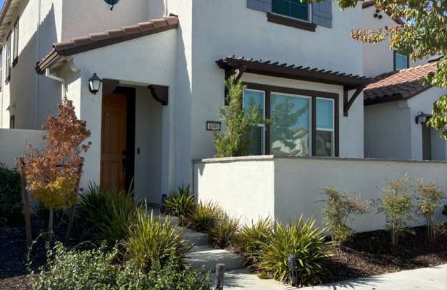 Beautiful Roseville House - 6048 Campus Parkway, Roseville, CA 95747