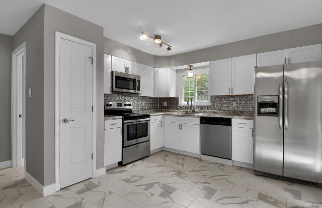 Renovated One Bedroom!! Gallery 3