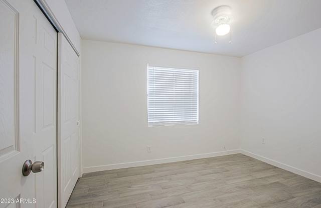 13207 N 21st Place Gallery 4