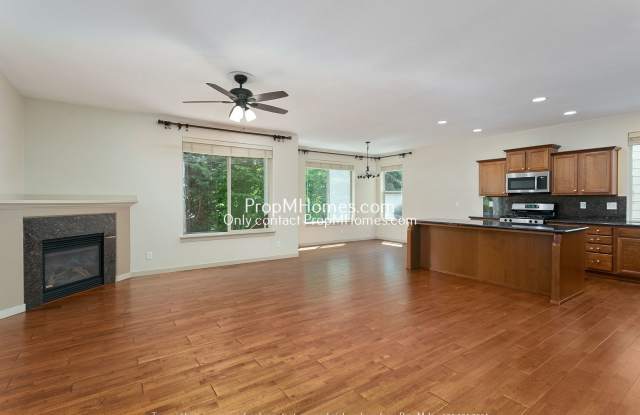 Lovely Three Bedroom + Bonus Room In NW Portland! photos photos