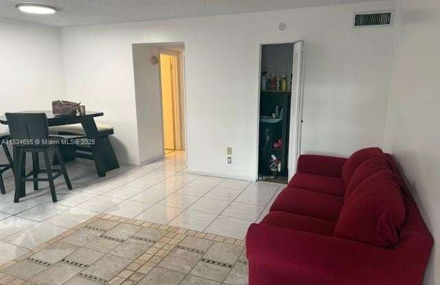 1425 Arthur St photos photos