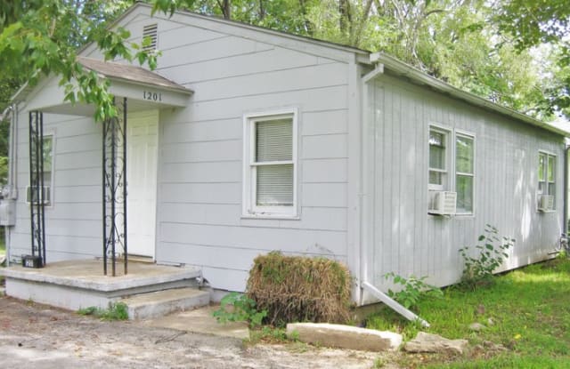 1201 N Pleasant St - 1201 North Pleasant Street, Independence, MO 64050