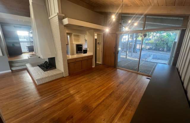 660 S. Hickory Gallery 4