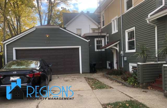 Beautiful 3BR 2 bath home in Bloomington, hardwood floors throughout, convenient location Gallery 3