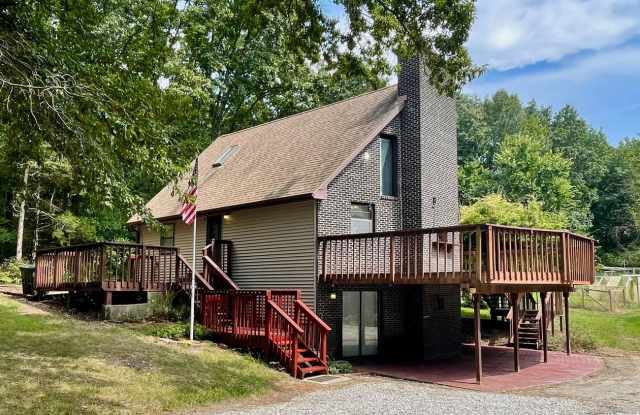 Unique 4 Bedroom Home on Dead-End Road w/ 6 Acres - 5300 East Hayes Road, Boone County, MO 65201