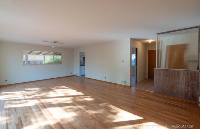 Single story house on large lot in epic Cupertino Location with Top Cupertino Schools! Gallery 4