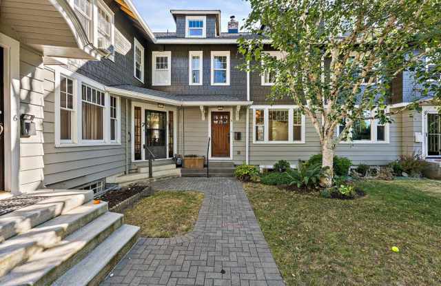 Modern 4-Story Townhouse in Tacoma’s Historic Stadium District | 4 Bed, 3 Bath w/ Private Patio! photos photos