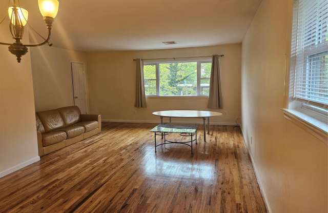 8 town path unit: 2 photos photos