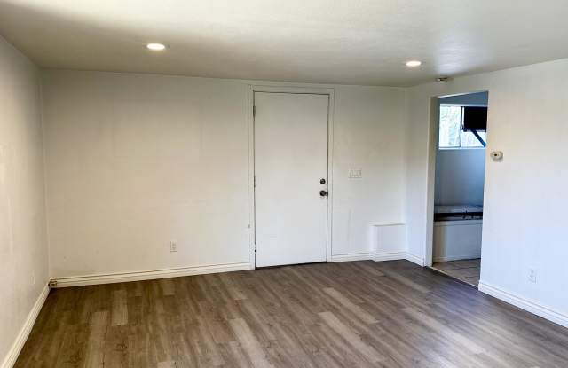 9423 Eucalyptus St - 2 Gallery 2